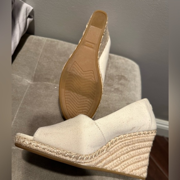 Tom’s wedges size 8 NWT never worn dark naturall linen color - Picture 2 of 8